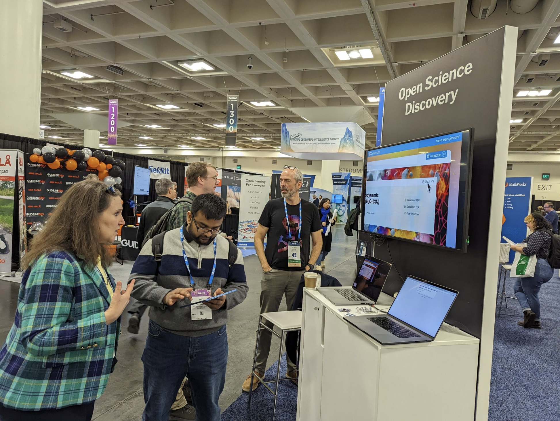 Shelley Stall & Steve Purves explaining notebook submissions in Earth & Space Science and asking people to register their interest. Want to publish using notebooks? You to can register your interest by subscribing for updates at https://agu.curve.space.