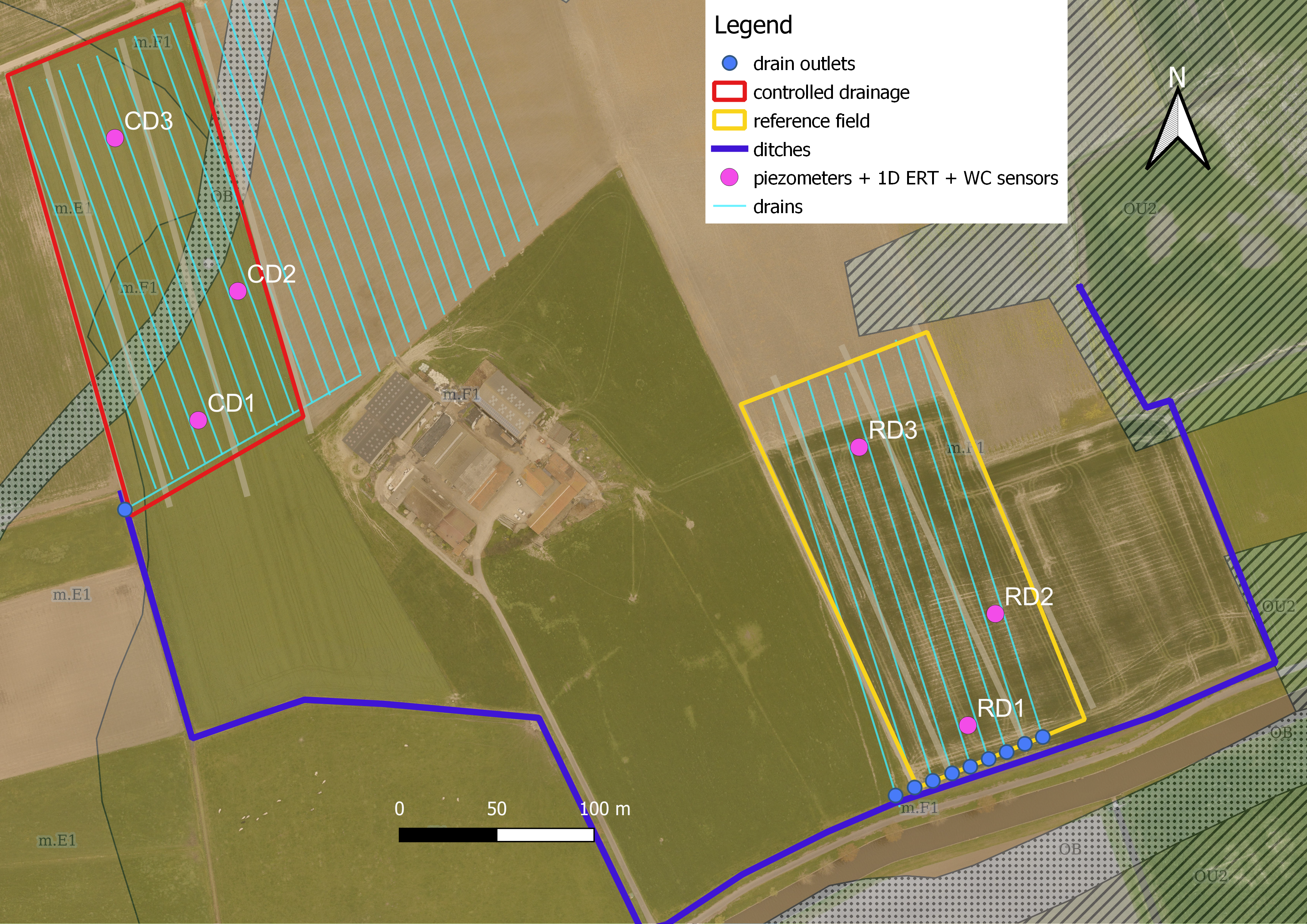 Ligging van de proefvelden, samen met de positie van elk meetpunt en de drainagebuizen. In transparante overlay staat het bodemtype volgens de Belgische bodemkaart.